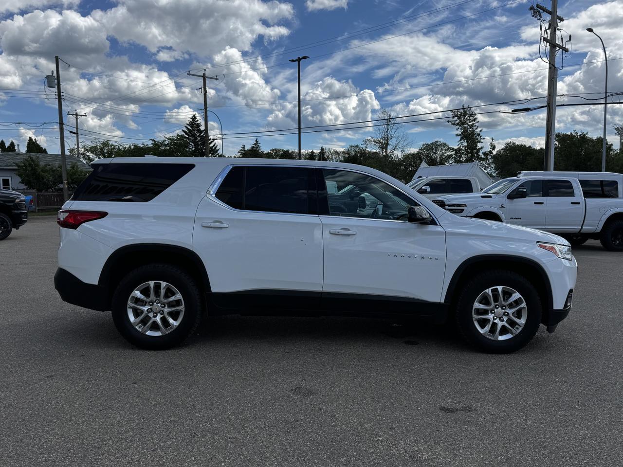 2021 Chevrolet Traverse LS AWD SUV | V6 | Low KMs | Premium Cloth | OnStar Redwater AB