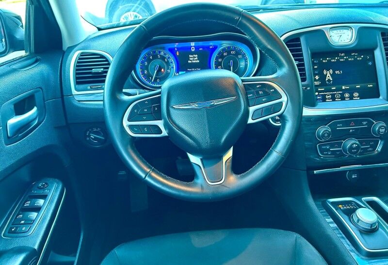 2021 Chrysler 300 Touring Harper KS