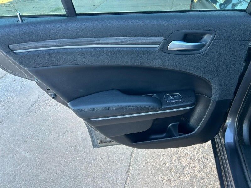 2021 Chrysler 300 Touring Harper KS