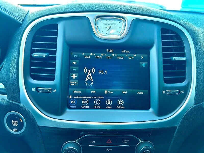 2021 Chrysler 300 Touring Harper KS