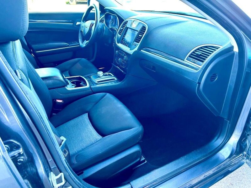 2021 Chrysler 300 Touring Harper KS
