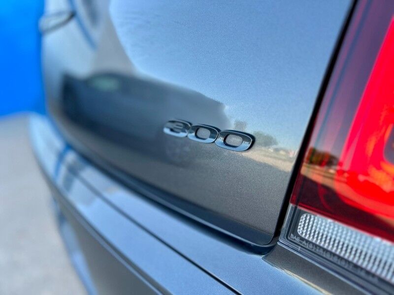 2021 Chrysler 300 Touring Harper KS