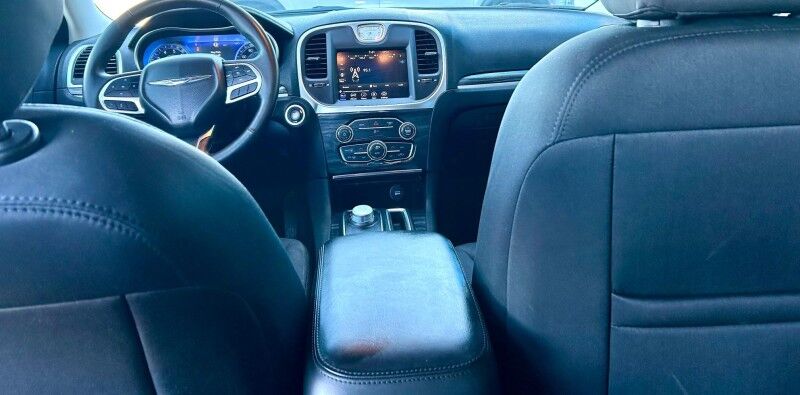 2021 Chrysler 300 Touring Harper KS