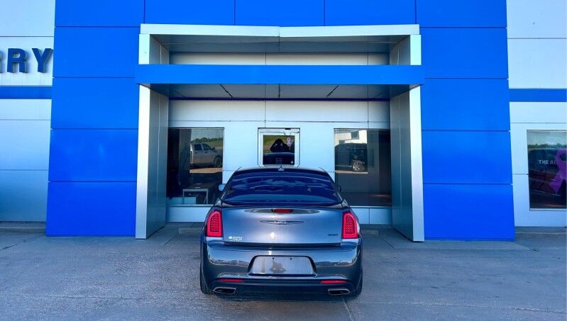 2021 Chrysler 300 Touring Harper KS