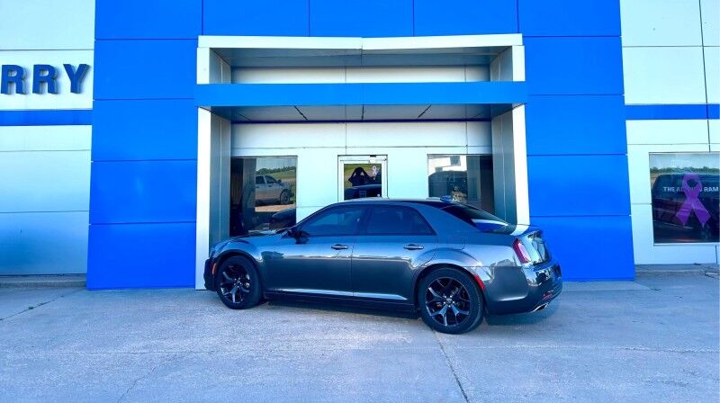 2021 Chrysler 300 Touring Harper KS