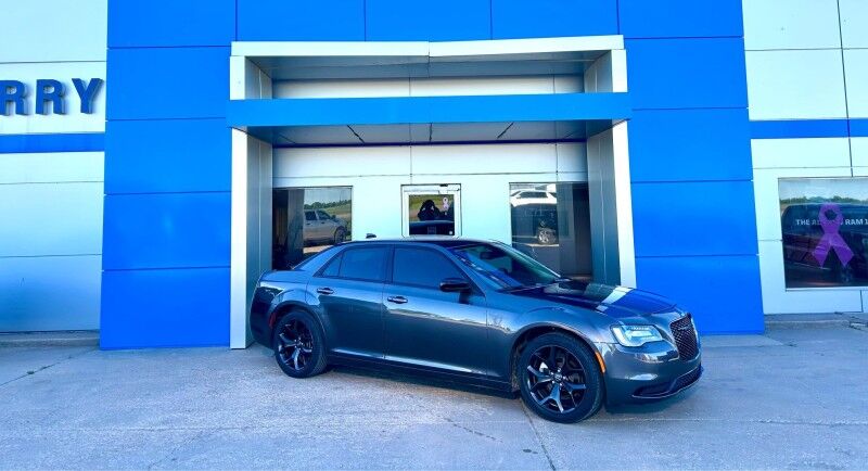 2021 Chrysler 300 Touring Harper KS