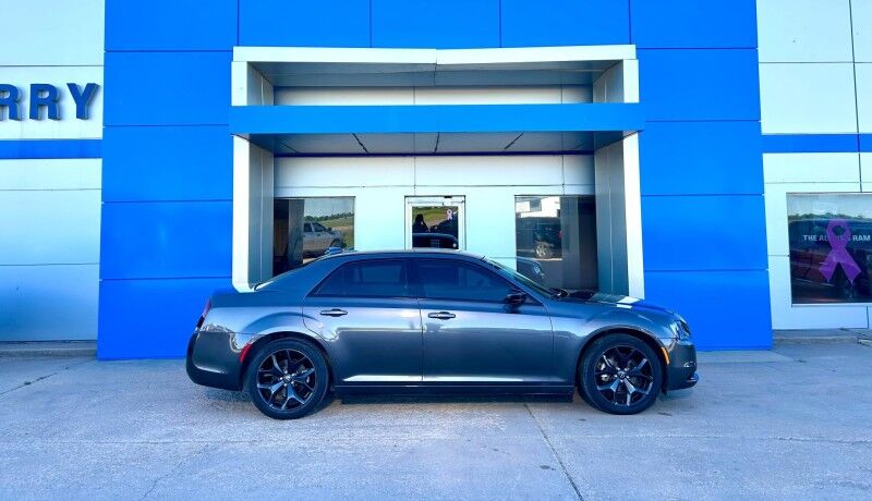 2021 Chrysler 300 Touring Harper KS