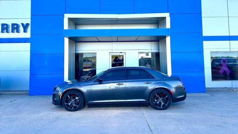 2021 Chrysler 300 Touring Harper KS