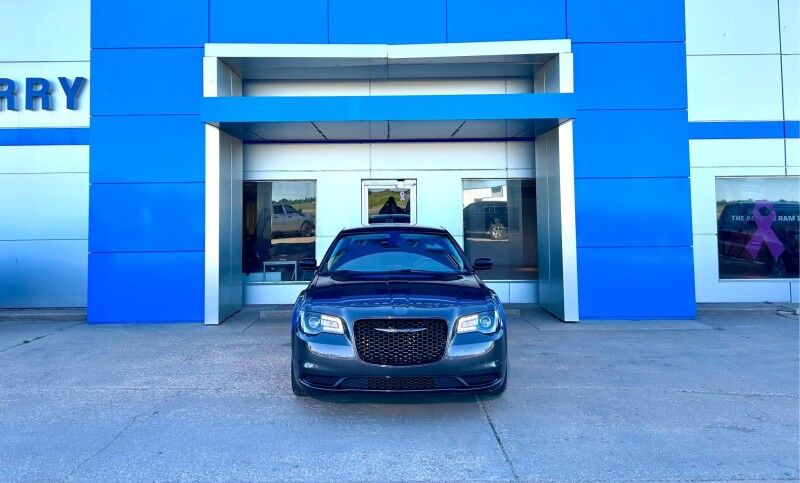 2021 Chrysler 300 Touring Harper KS