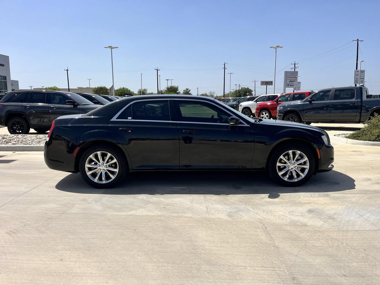 2021 Chrysler 300 Touring L