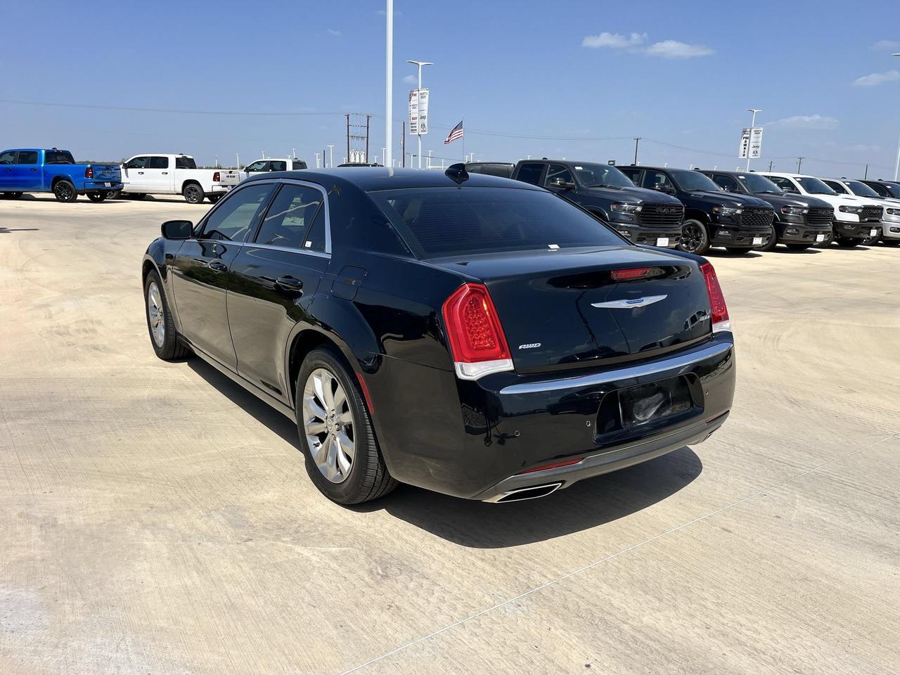 2021 Chrysler 300 Touring L Castroville TX