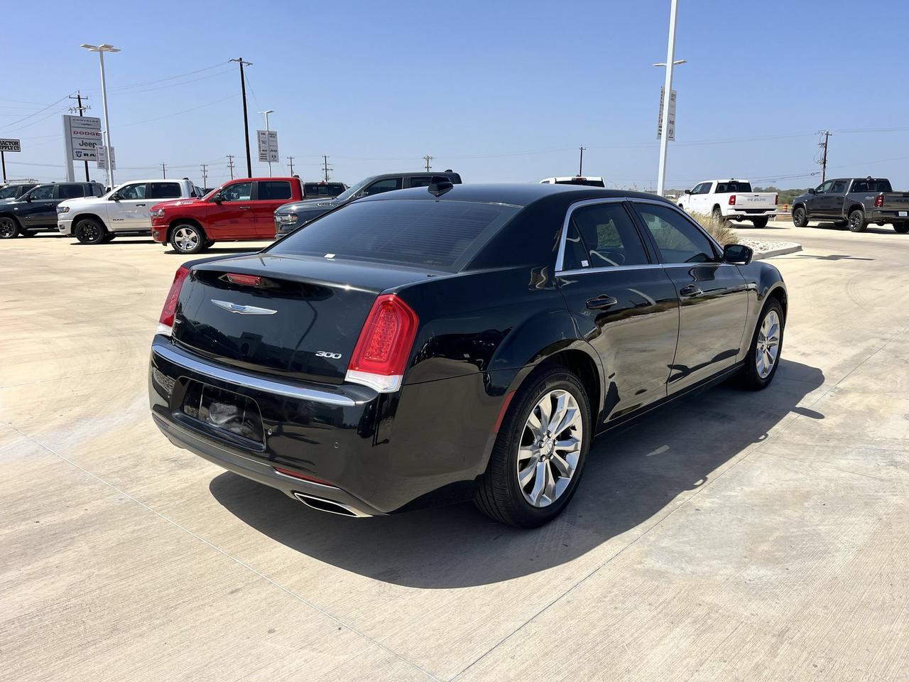 2021 Chrysler 300 Touring L