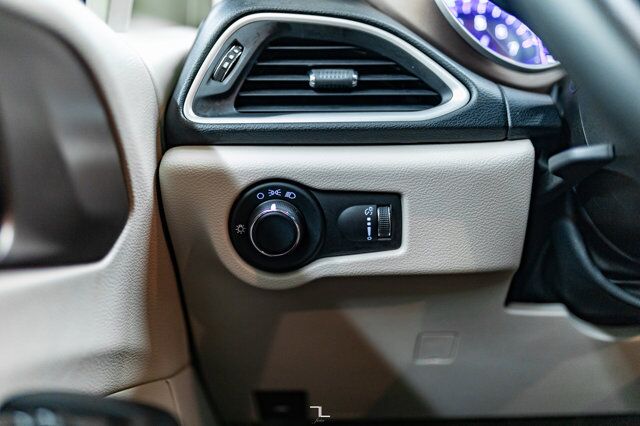 2021 Chrysler Grand Caravan SE BCam Red Deer AB