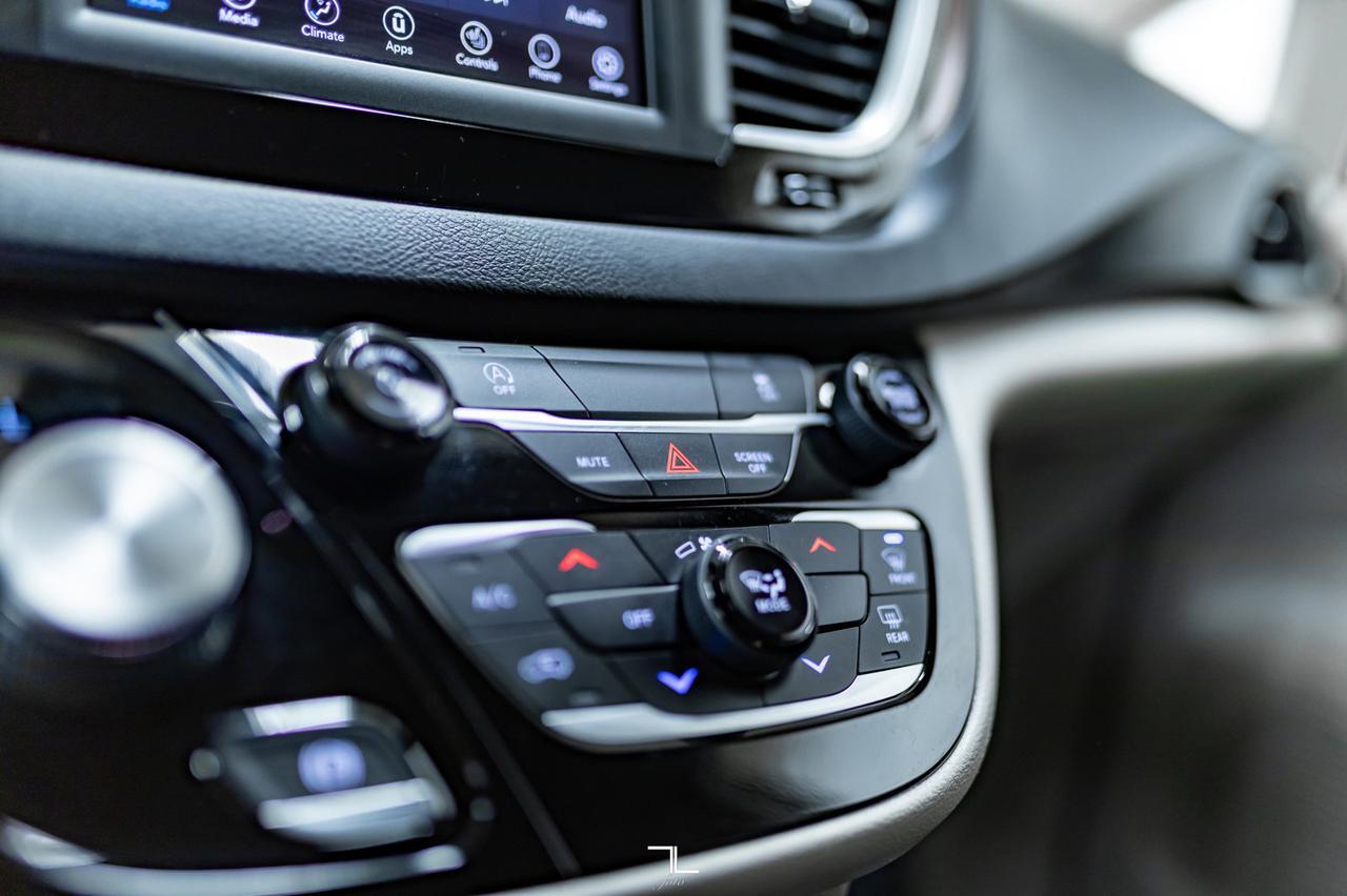 2021 Chrysler Grand Caravan SXT DVD BCam Red Deer AB