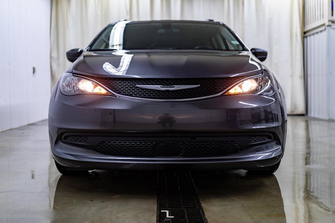 2021 Chrysler Grand Caravan SXT DVD BCam Red Deer AB