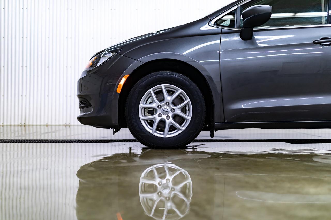 2021 Chrysler Grand Caravan SXT DVD BCam Red Deer AB