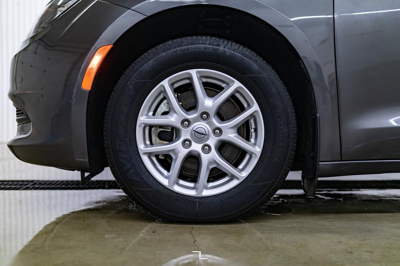 2021 Chrysler Grand Caravan SXT DVD BCam Red Deer AB