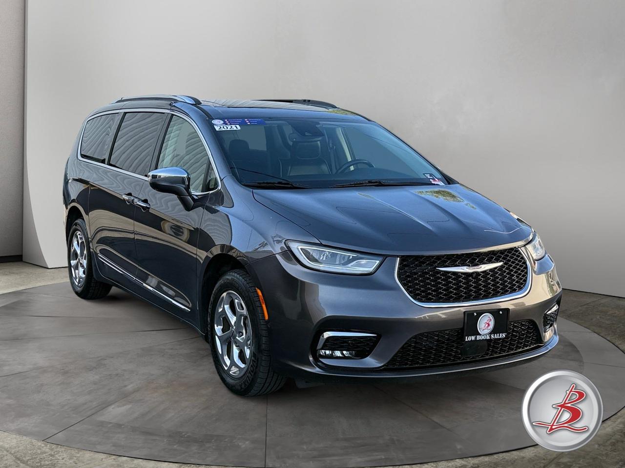 2021 Chrysler Pacifica Limited's photo