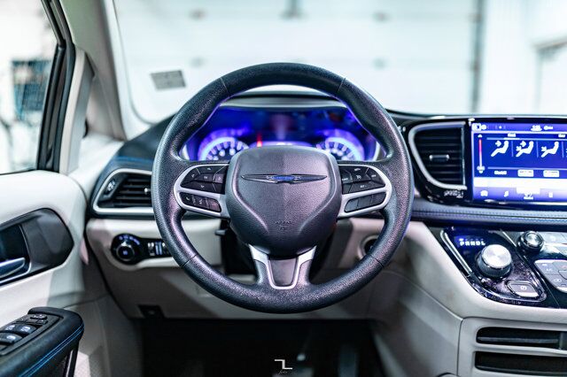 2021 Chrysler Pacifica AWD Touring BCam Red Deer AB