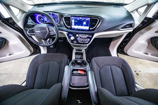 2021 Chrysler Pacifica AWD Touring BCam Red Deer AB