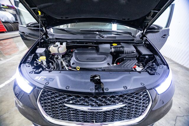 2021 Chrysler Pacifica AWD Touring BCam Red Deer AB