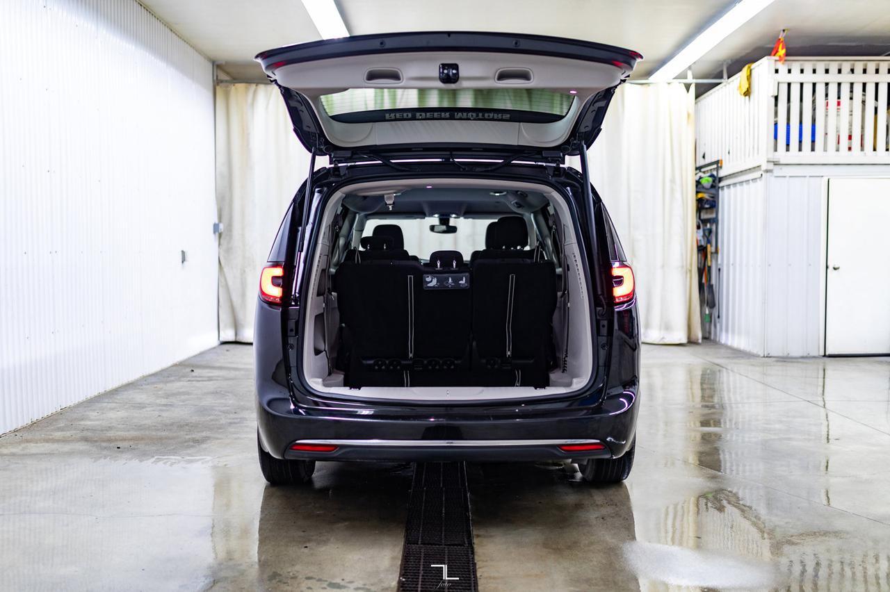 2021 Chrysler Pacifica AWD Touring BCam Red Deer AB