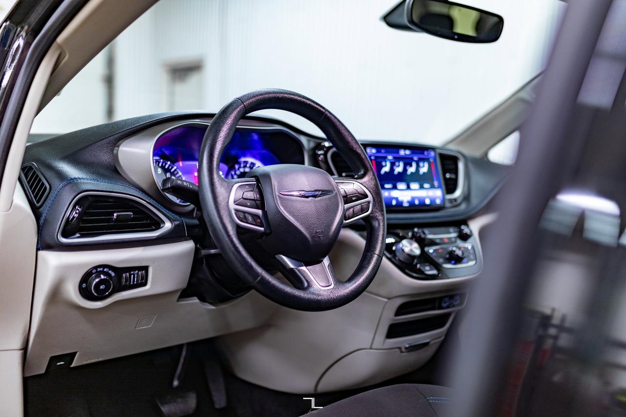 2021 Chrysler Pacifica AWD Touring BCam Red Deer AB
