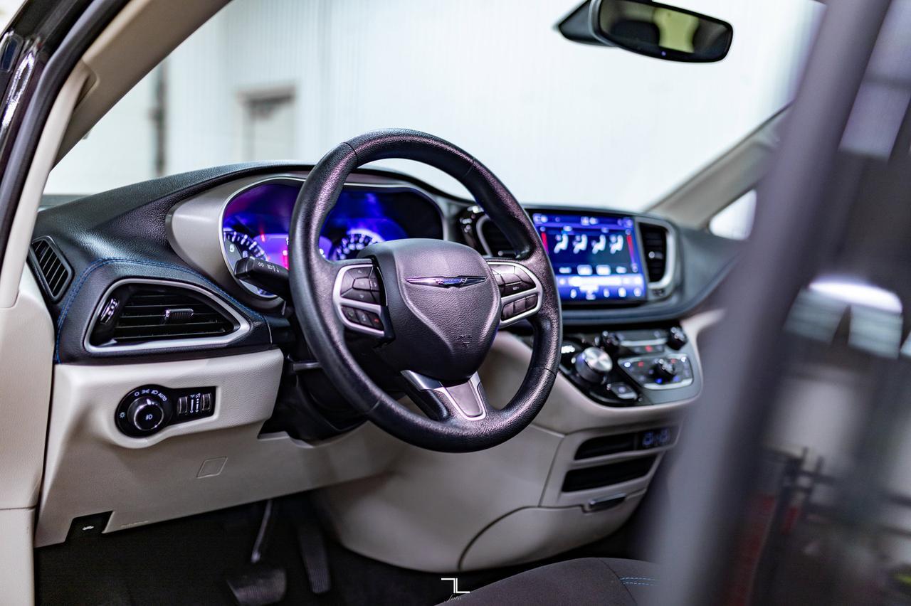 2021 Chrysler Pacifica AWD Touring BCam Red Deer AB