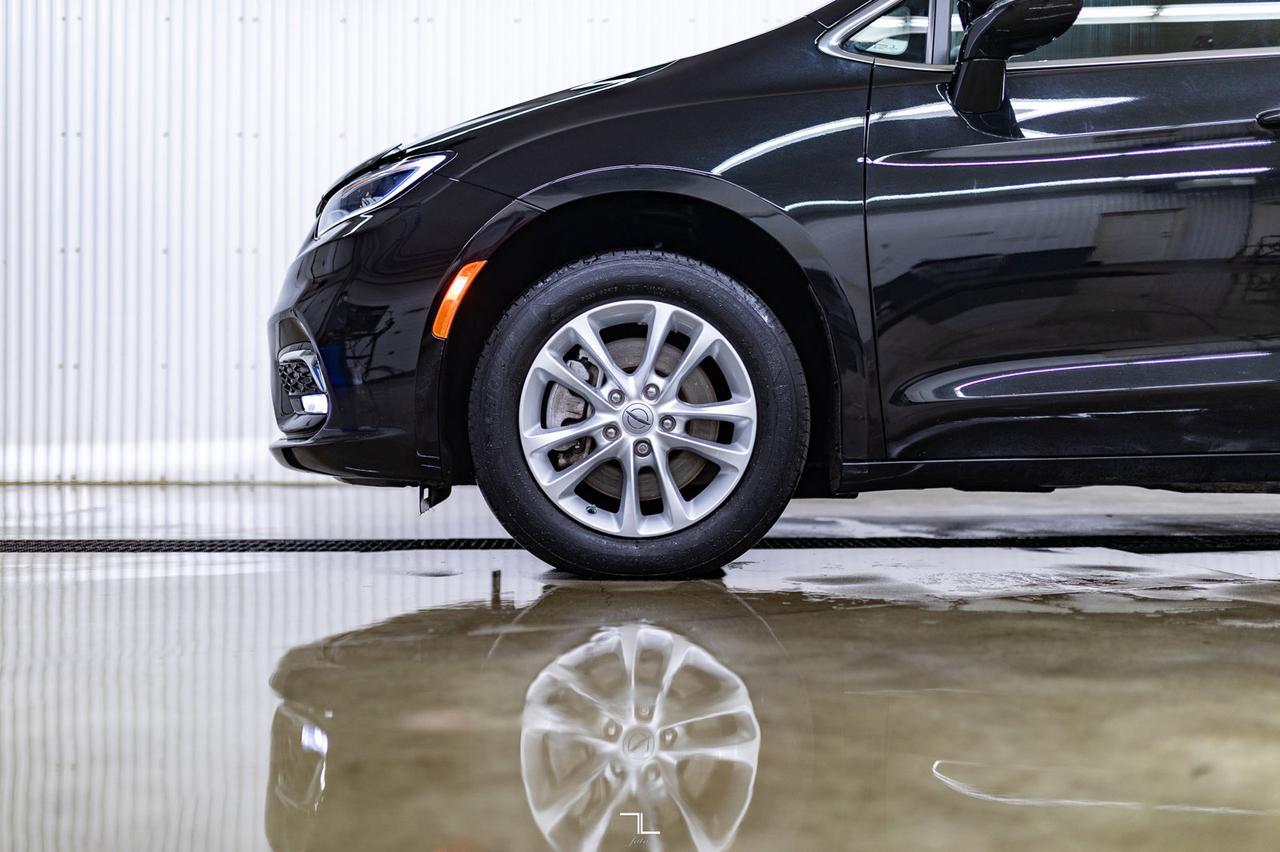 2021 Chrysler Pacifica AWD Touring BCam Red Deer AB