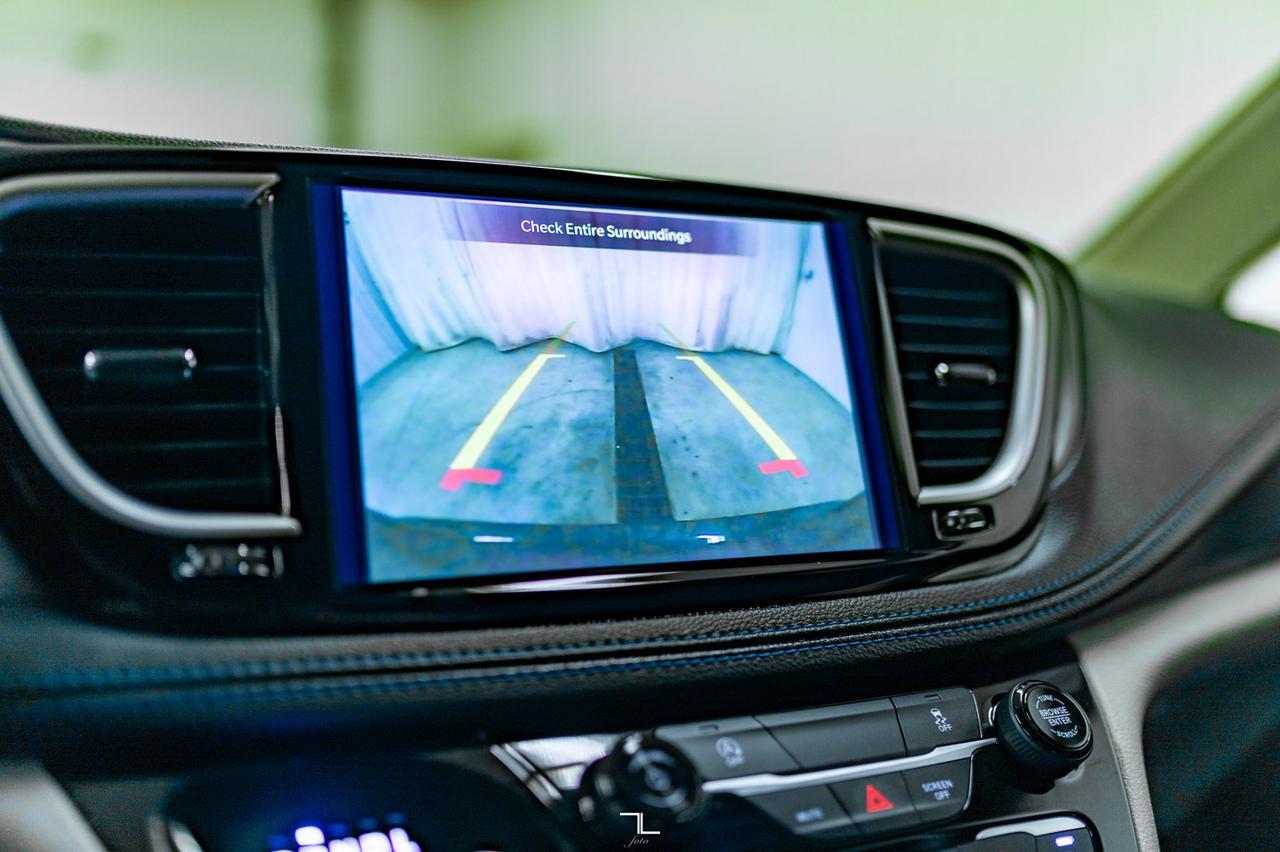 2021 Chrysler Pacifica AWD Touring BCam Red Deer AB