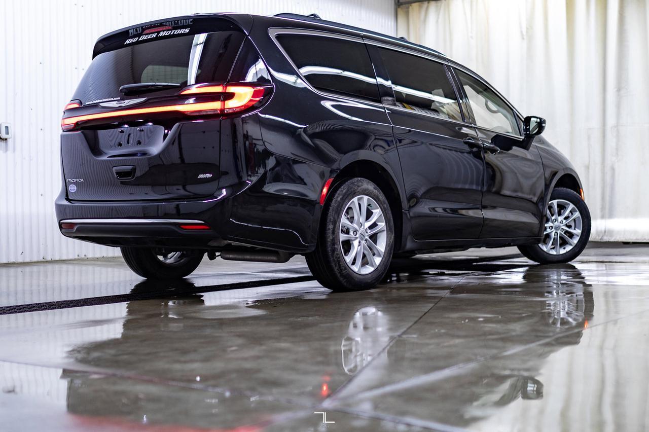 2021 Chrysler Pacifica AWD Touring BCam Red Deer AB