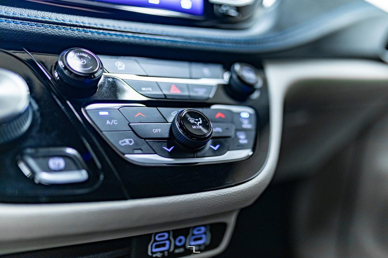 2021 Chrysler Pacifica AWD Touring BCam Red Deer AB