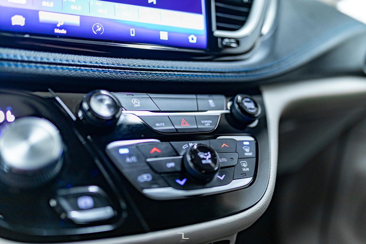 2021 Chrysler Pacifica AWD Touring BCam Red Deer AB