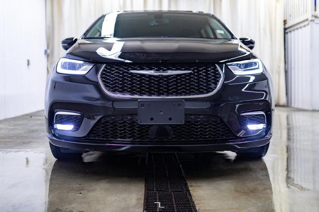 2021 Chrysler Pacifica AWD Touring BCam Red Deer AB