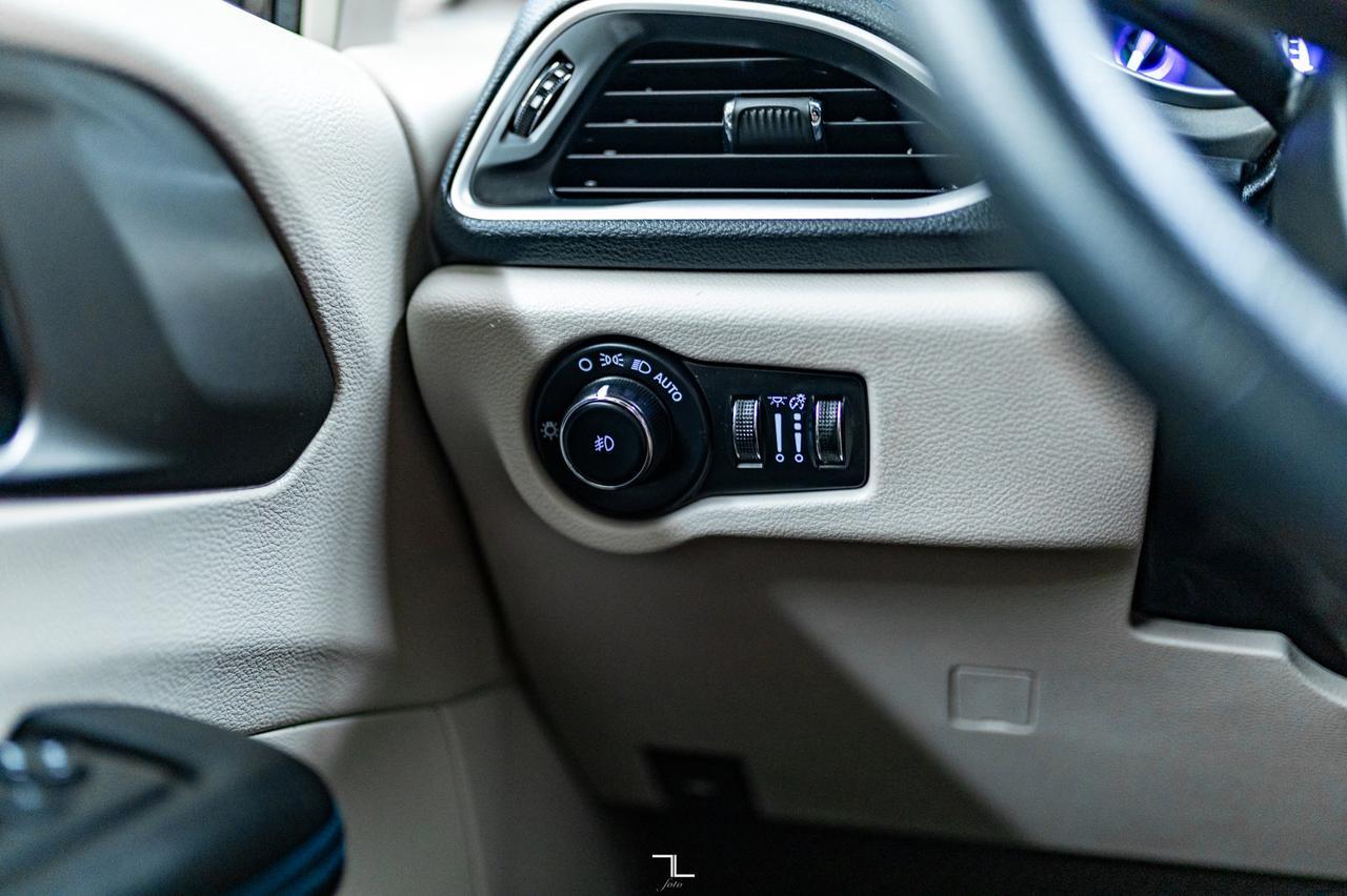 2021 Chrysler Pacifica AWD Touring BCam Red Deer AB