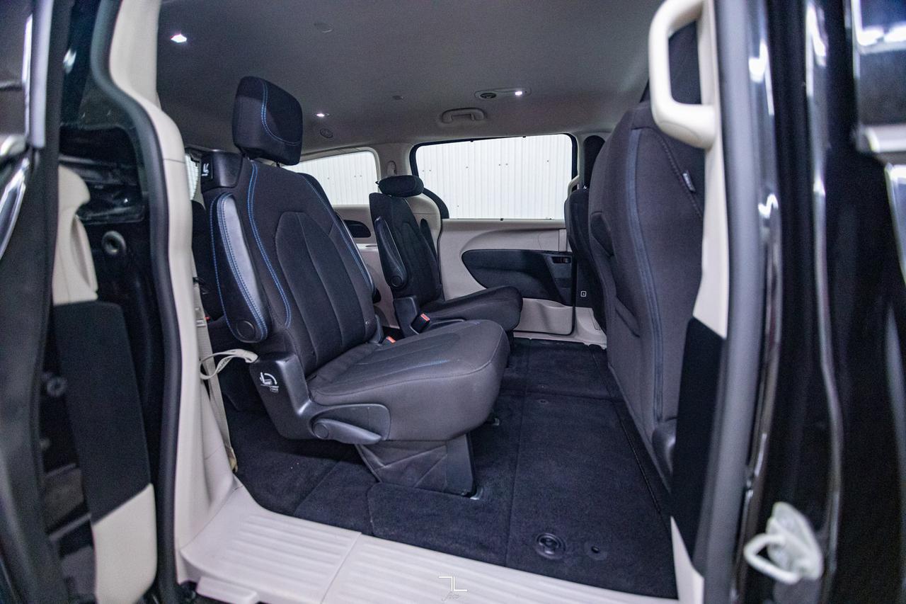 2021 Chrysler Pacifica AWD Touring BCam Red Deer AB