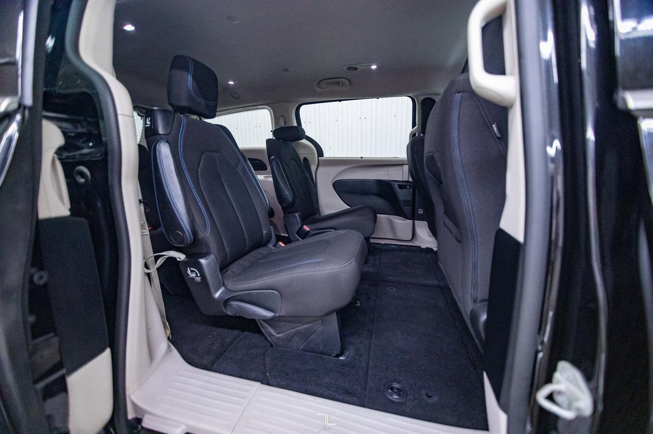 2021 Chrysler Pacifica AWD Touring BCam Red Deer AB