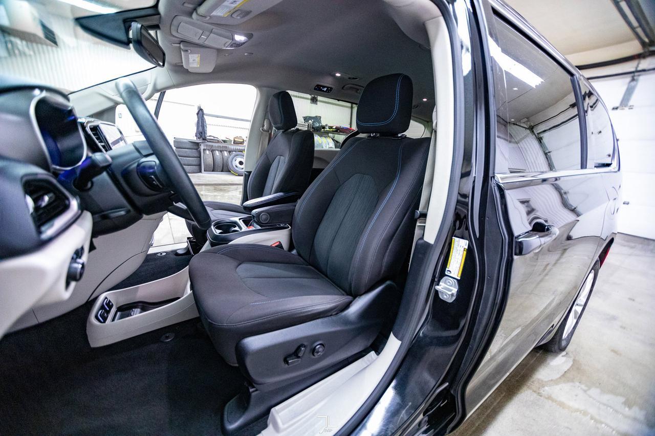 2021 Chrysler Pacifica AWD Touring BCam Red Deer AB