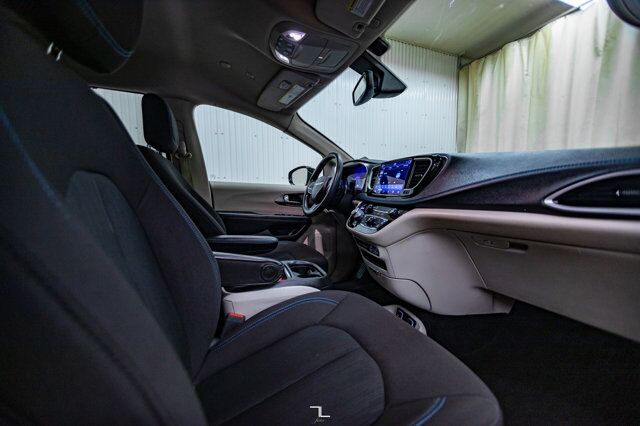 2021 Chrysler Pacifica AWD Touring BCam Red Deer AB