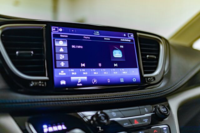 2021 Chrysler Pacifica AWD Touring BCam Red Deer AB