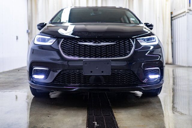 2021 Chrysler Pacifica AWD Touring BCam Red Deer AB