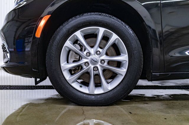 2021 Chrysler Pacifica AWD Touring BCam Red Deer AB