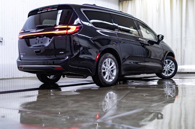 2021 Chrysler Pacifica AWD Touring BCam Red Deer AB