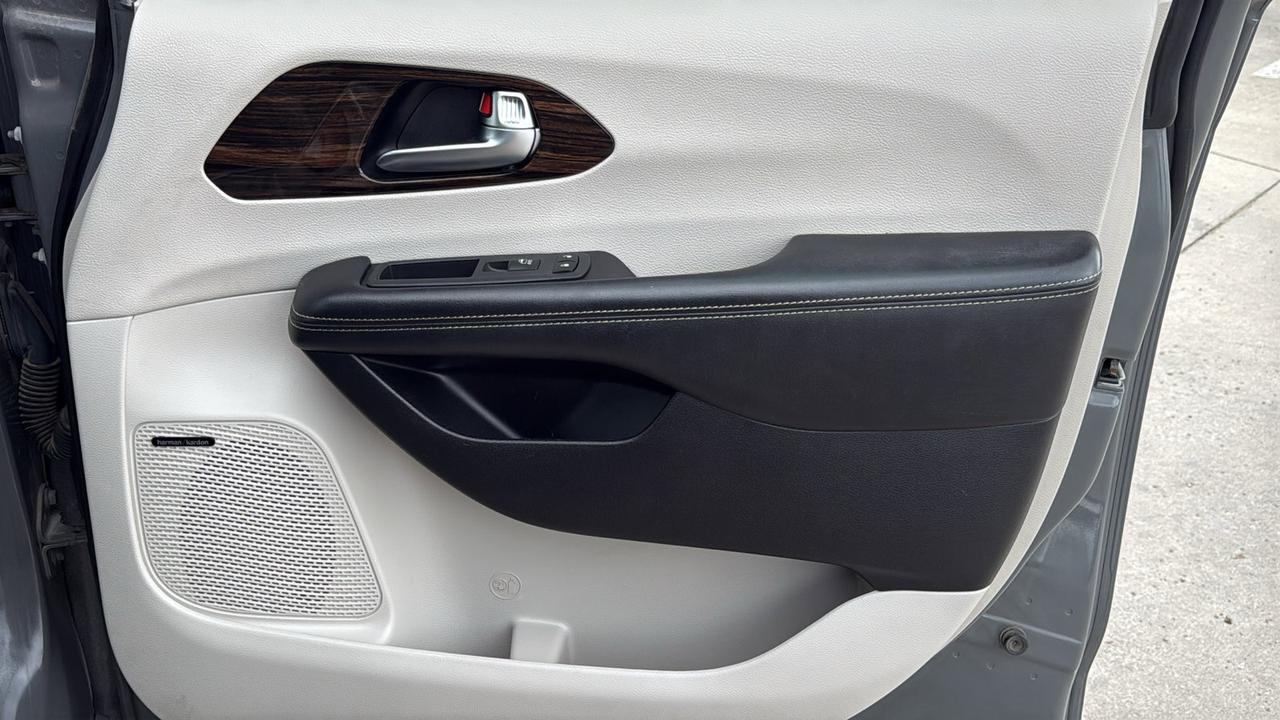 2021 Chrysler Pacifica Hybrid Limited New Braunfels TX