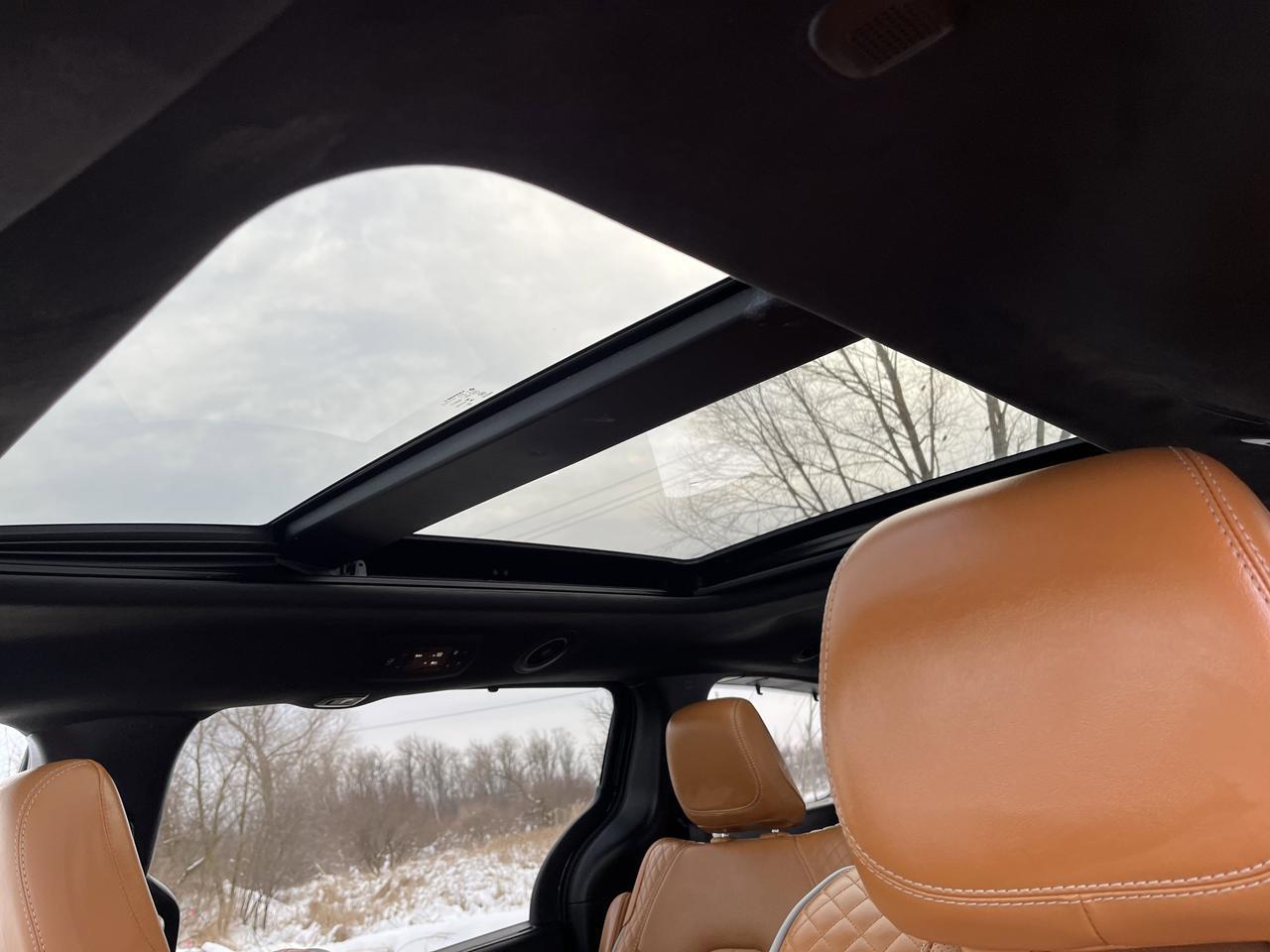 2021 Chrysler Pacifica Hybrid Pinnacle w/AdaptiveCruise Sunroof Nav HtdCldMemLthr HtdSteeringWheel Hands-FreeLftgt Saukville WI