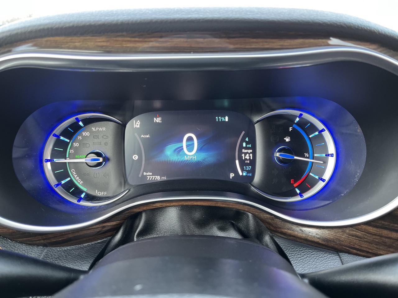 2021 Chrysler Pacifica Hybrid Pinnacle w/AdaptiveCruise Sunroof Nav HtdCldMemLthr HtdSteeringWheel Hands-FreeLftgt Saukville WI