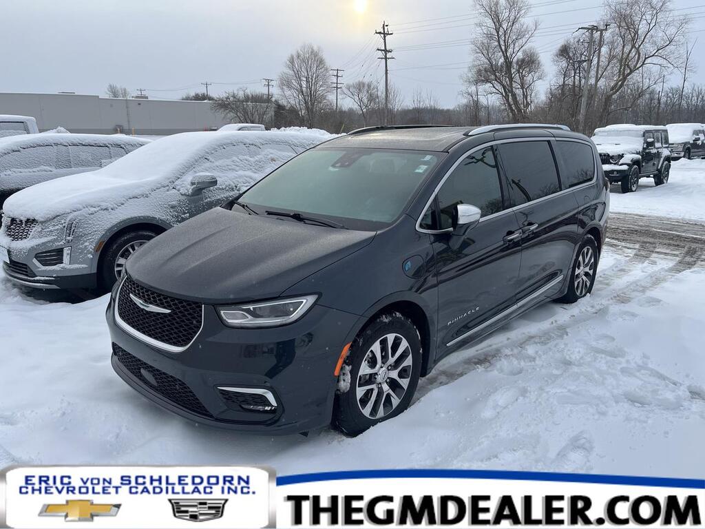 2021 Chrysler Pacifica Hybrid Pinnacle w/AdaptiveCruise Sunroof Nav HtdCldMemLthr HtdSteeringWheel Hands-FreeLftgt Milwaukee WI