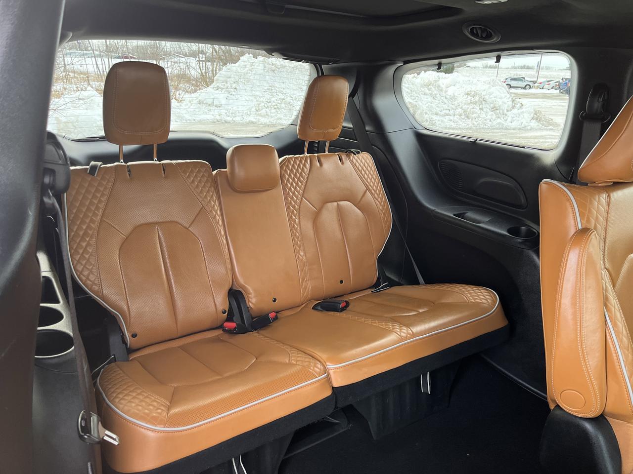 2021 Chrysler Pacifica Hybrid Pinnacle w/AdaptiveCruise Sunroof Nav HtdCldMemLthr HtdSteeringWheel Hands-FreeLftgt Saukville WI