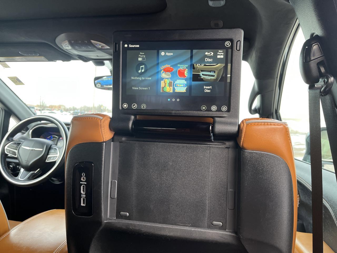 2021 Chrysler Pacifica Hybrid Pinnacle w/AdaptiveCruise Sunroof Nav HtdCldMemLthr HtdSteeringWheel Hands-FreeLftgt Saukville WI