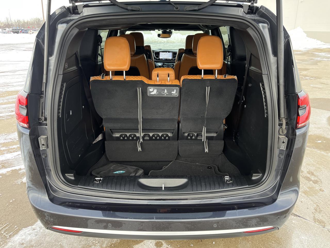 2021 Chrysler Pacifica Hybrid Pinnacle w/AdaptiveCruise Sunroof Nav HtdCldMemLthr HtdSteeringWheel Hands-FreeLftgt Saukville WI